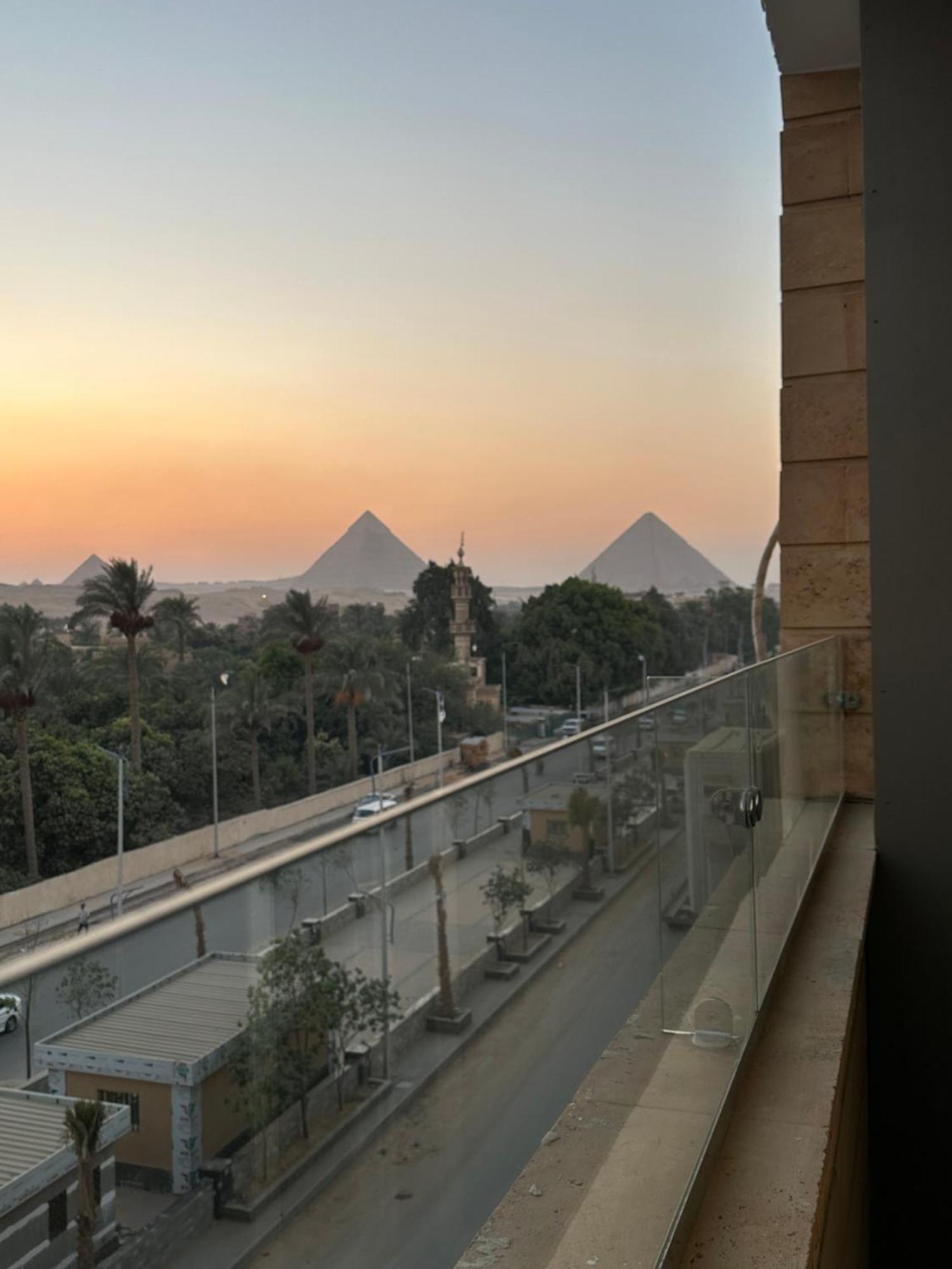 Taj Pyramids View Inn Kafret el-Gabal Екстериор снимка