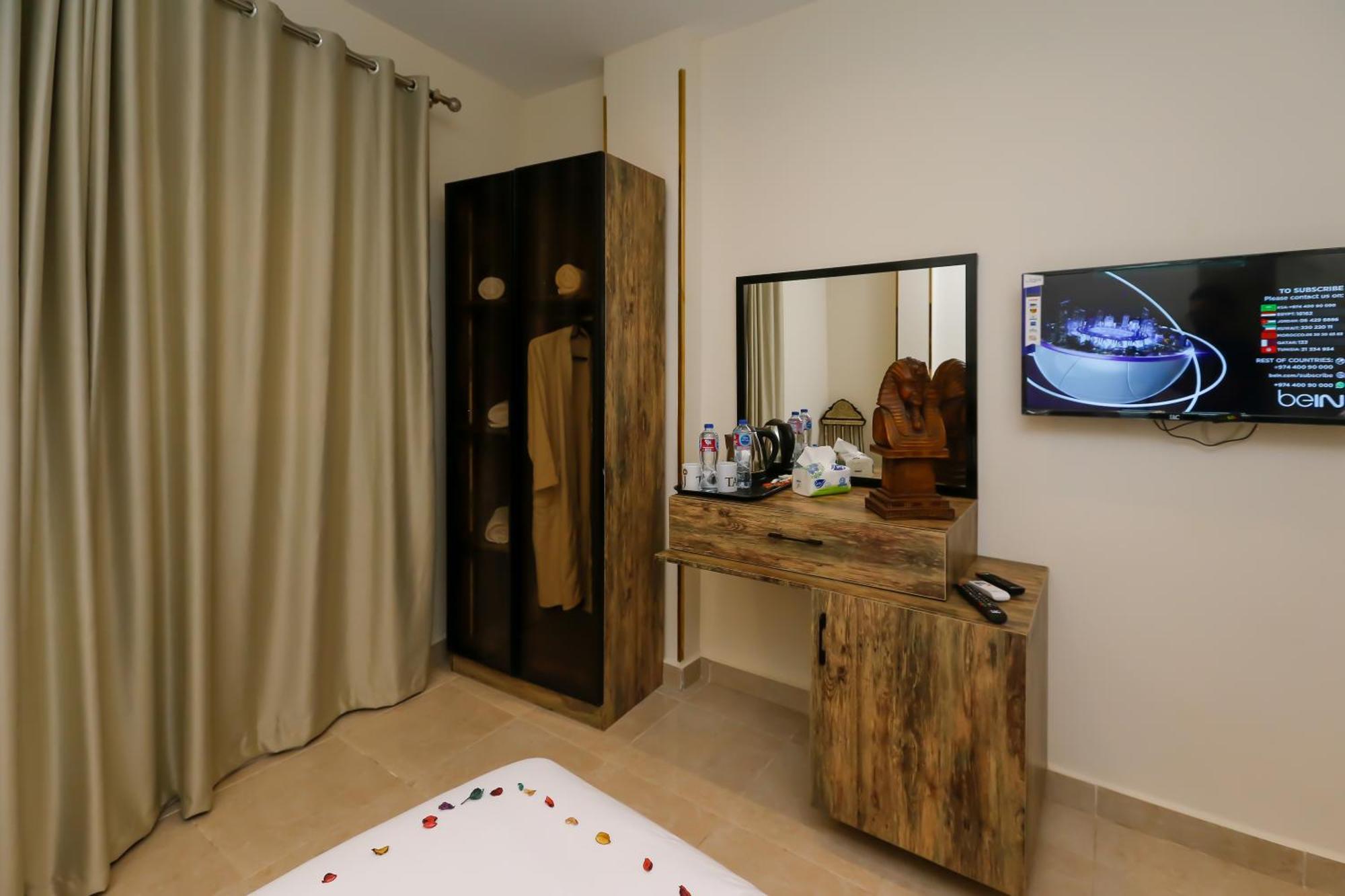 Taj Pyramids View Inn Kafret el-Gabal Екстериор снимка