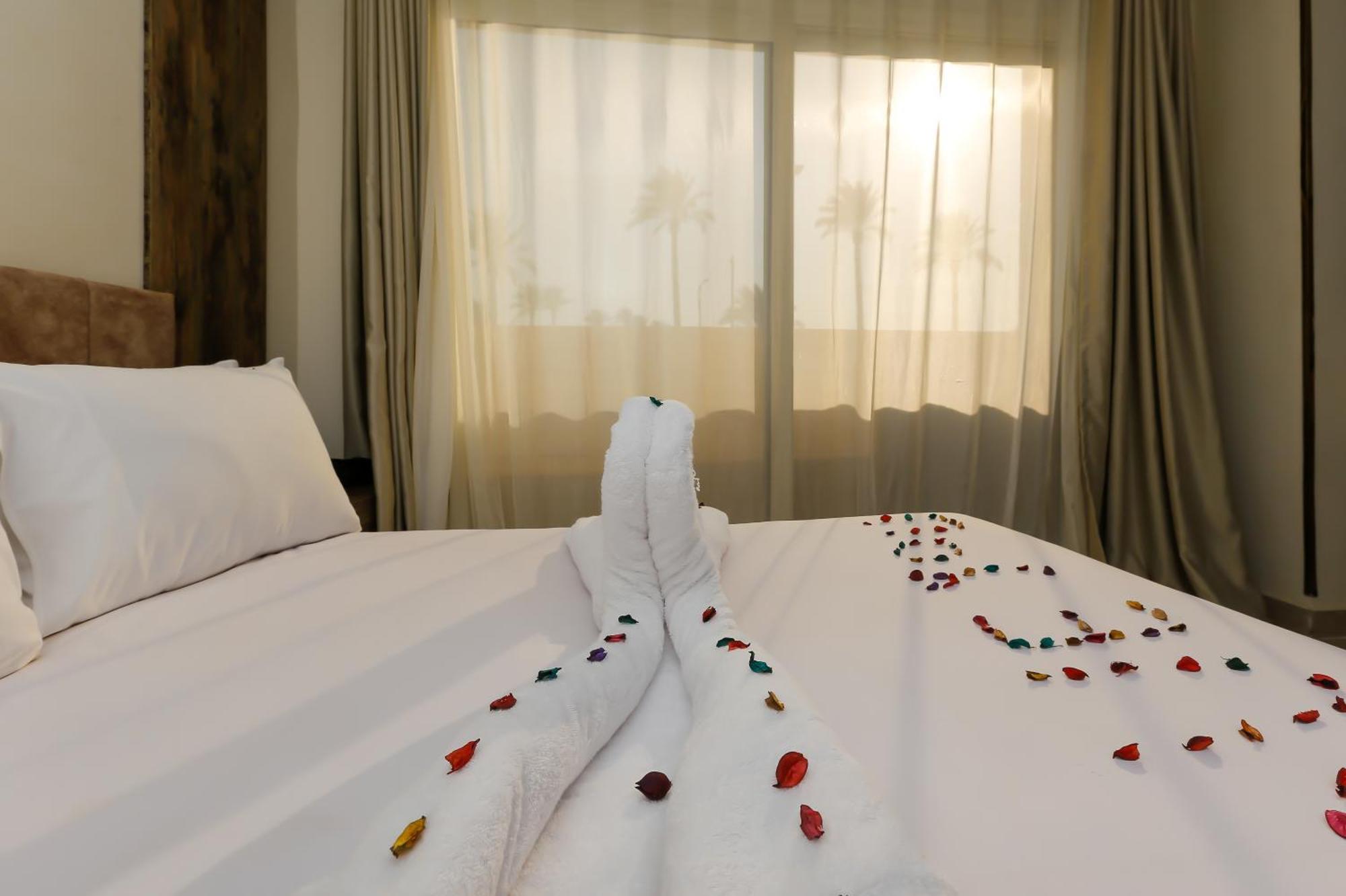 Taj Pyramids View Inn Kafret el-Gabal Екстериор снимка