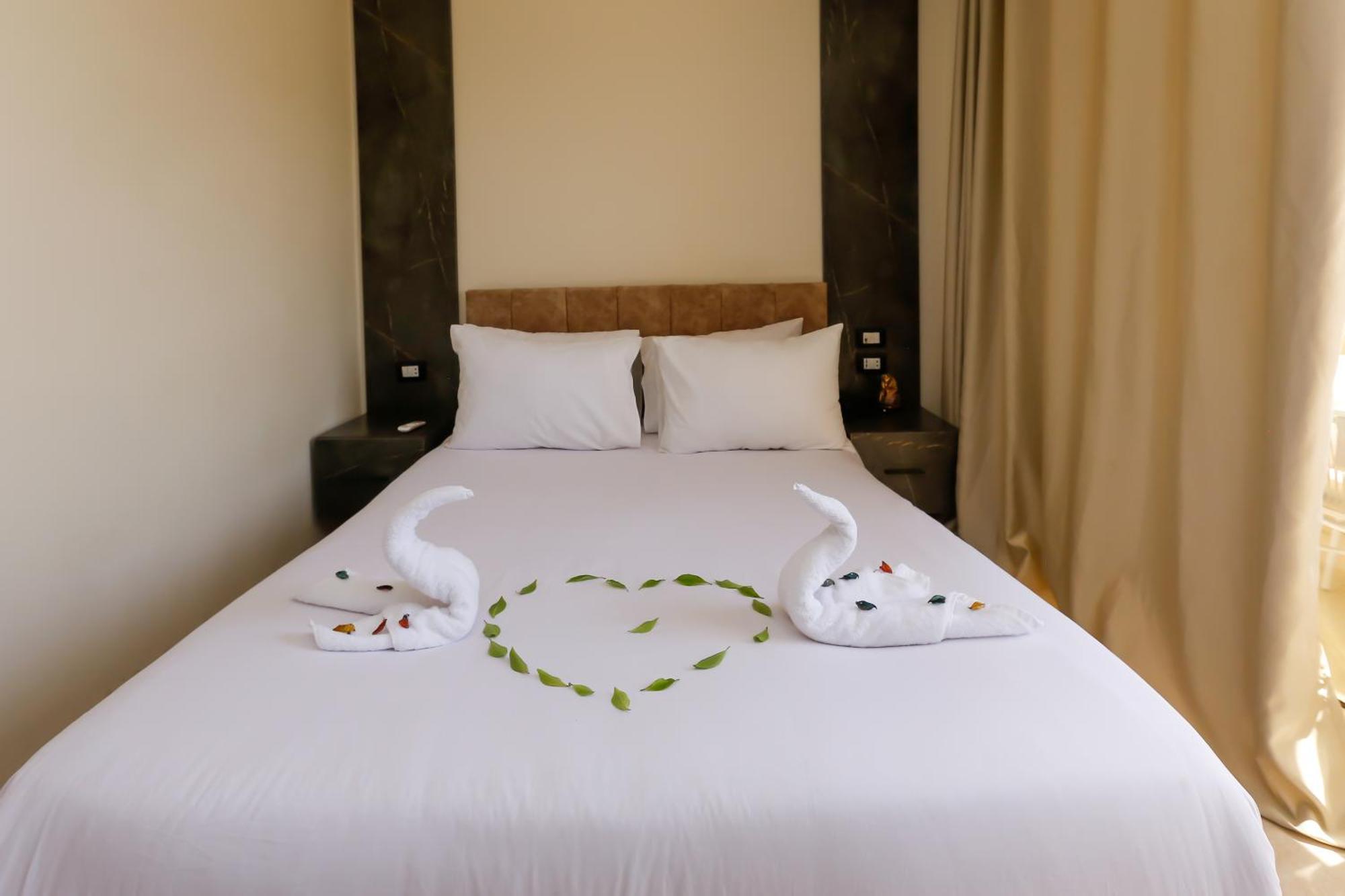 Taj Pyramids View Inn Kafret el-Gabal Екстериор снимка