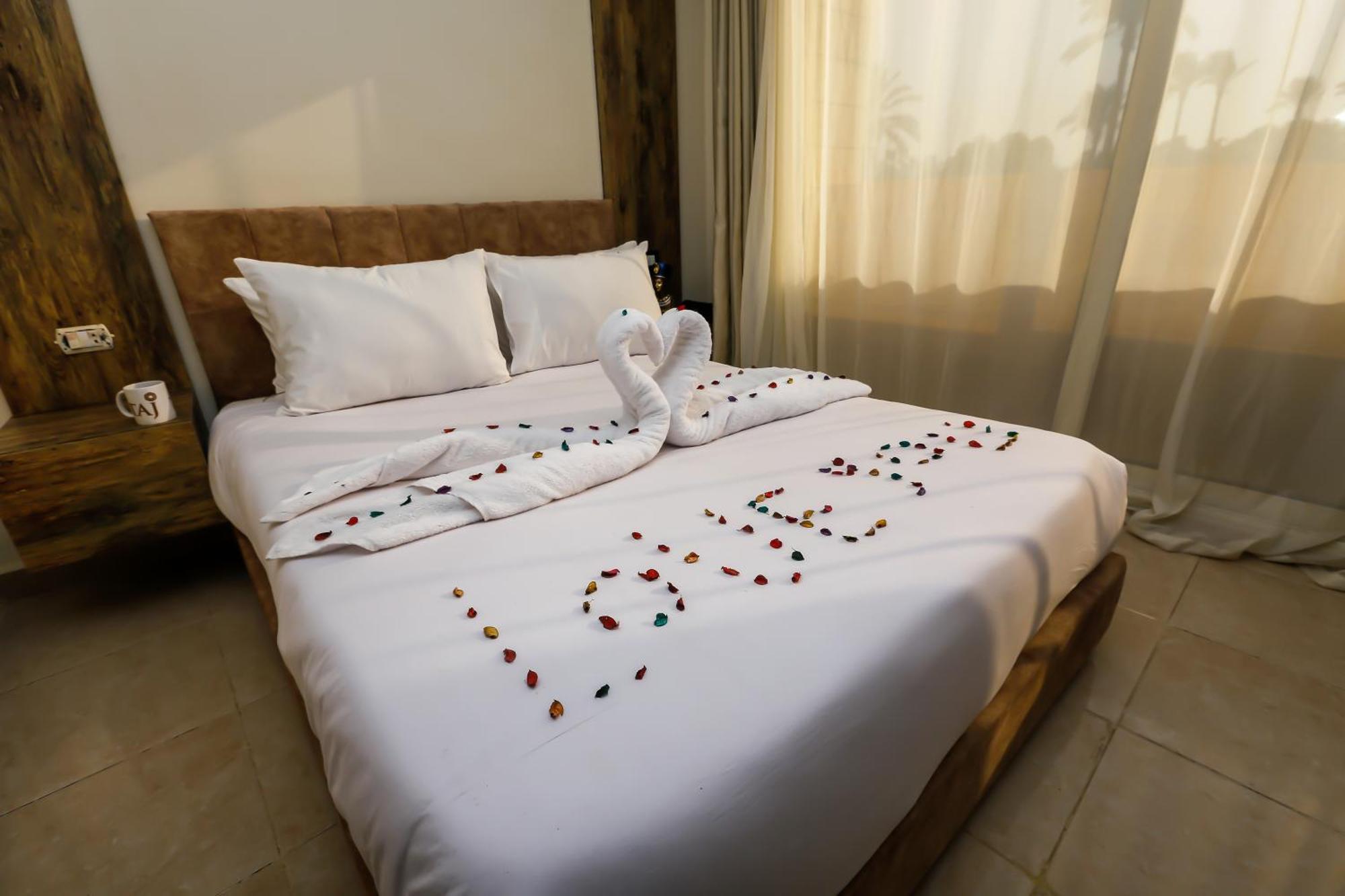 Taj Pyramids View Inn Kafret el-Gabal Екстериор снимка