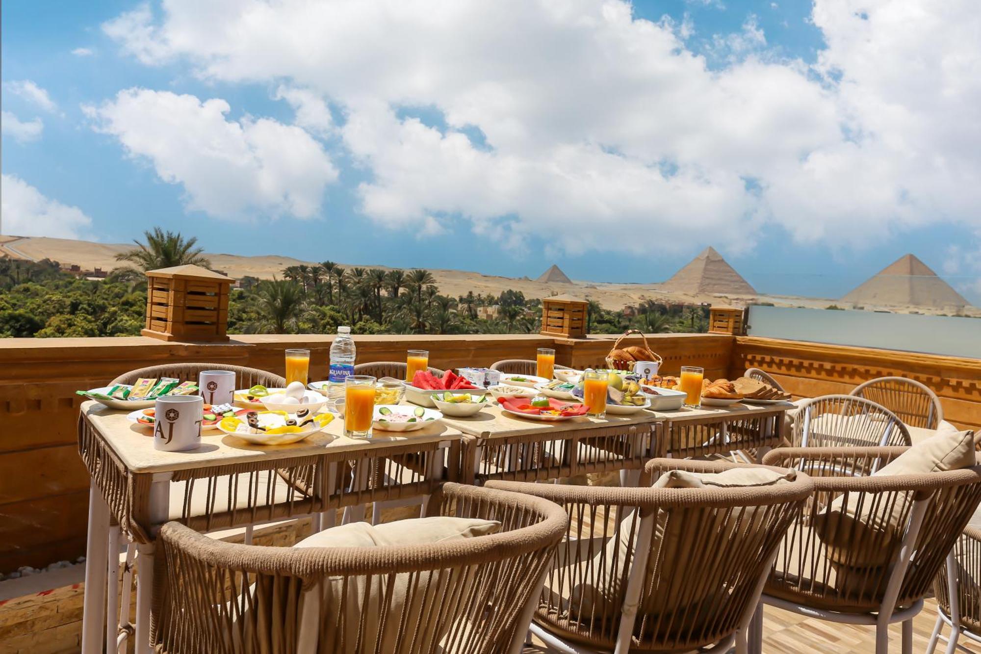 Taj Pyramids View Inn Kafret el-Gabal Екстериор снимка
