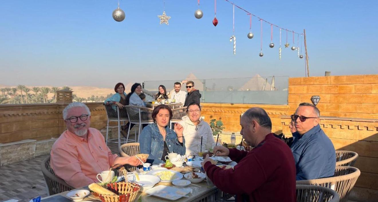 Taj Pyramids View Inn Kafret el-Gabal Екстериор снимка